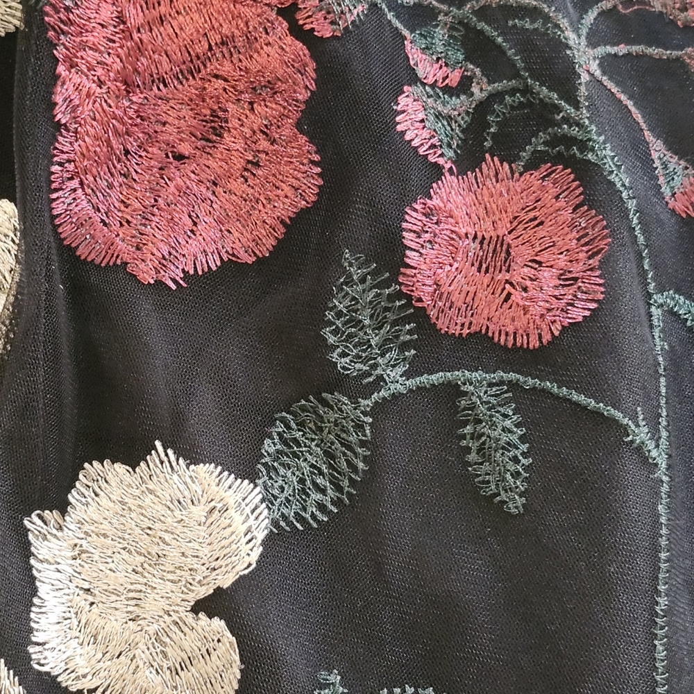 Very Cool Embroidered Skirt - Picture 6 of 6